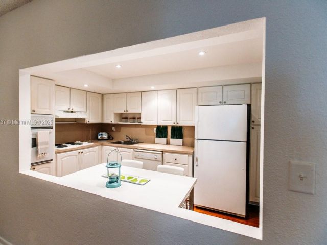 Apartment for sale  Unit #326 - photo 5812309