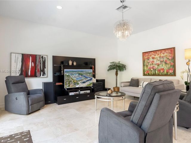 Home for sale at 1307 SW 23rd Ct - photo 5810135