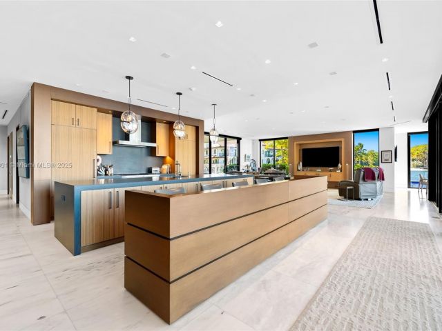 Home for sale at 84 Isla Bahia Dr - photo 5810173