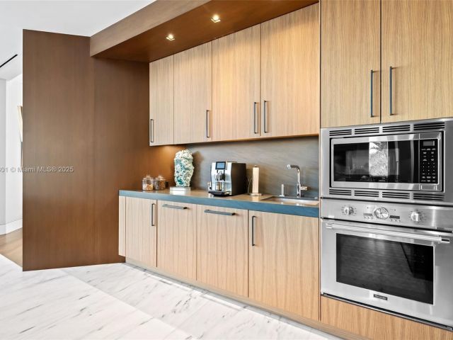 Home for sale at 84 Isla Bahia Dr - photo 5810174