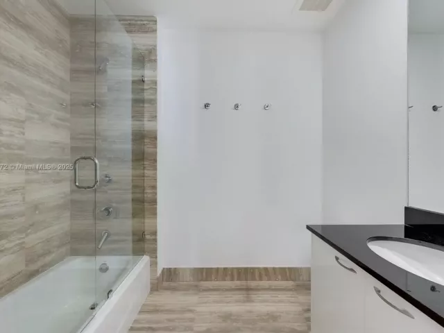 Apartment for sale  Unit #2101 - photo 5812696