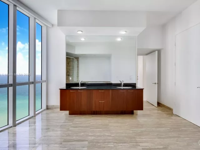 Apartment for sale  Unit #2101 - photo 5812700