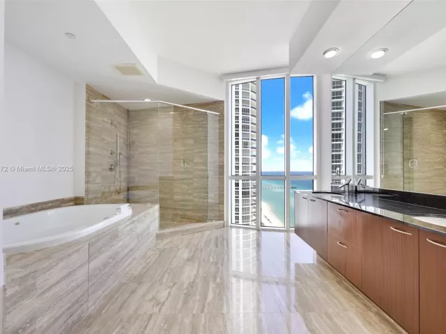 Apartment for sale  Unit #2101 - photo 5812701