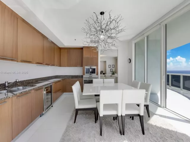 Apartment for sale  Unit #2101 - photo 5812694