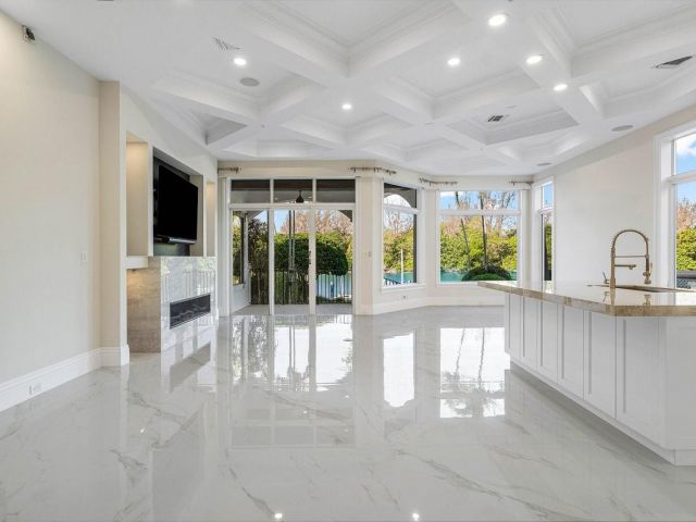 Home for rent at 549 NE 19th Ave C - photo 5815205