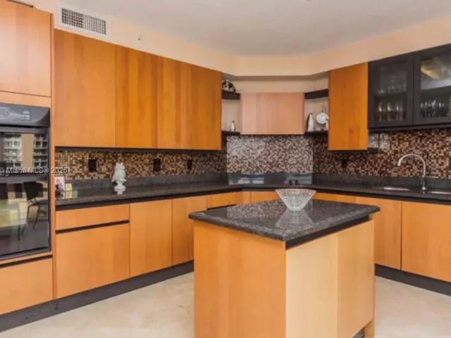 Apartment for rent  Unit #1004 - photo 5829215