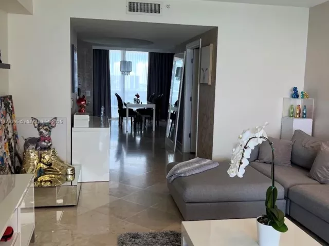 Apartment for rent  Unit #1004 - photo 5829208