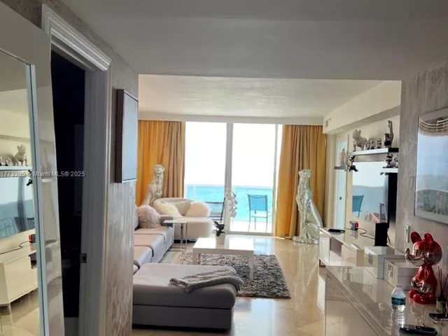 Apartment for rent  Unit #1004 - photo 5829210