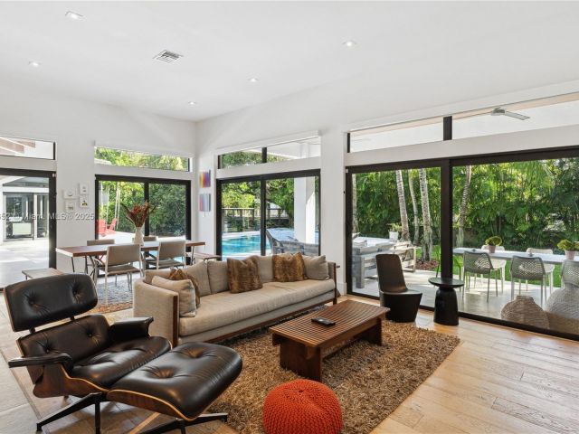 Home for sale at 1060 Alfonso Ave - photo 5829839