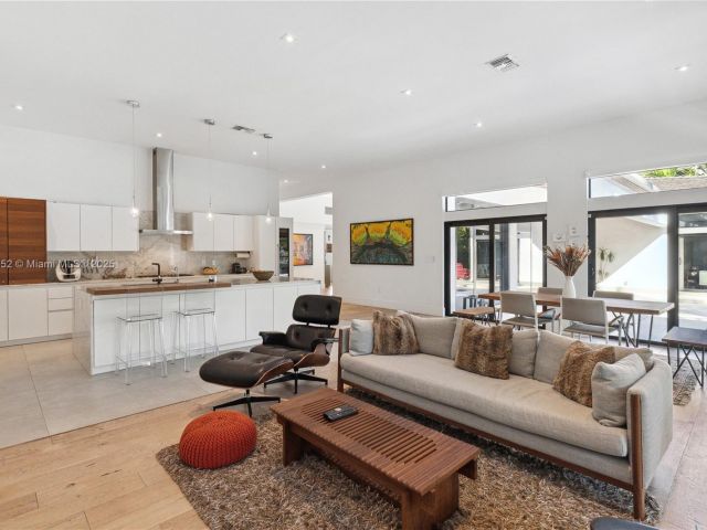 Home for sale at 1060 Alfonso Ave - photo 5829840