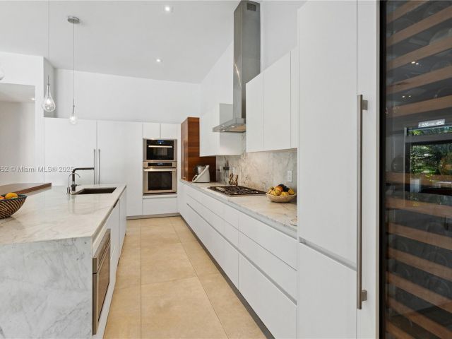 Home for sale at 1060 Alfonso Ave - photo 5829841