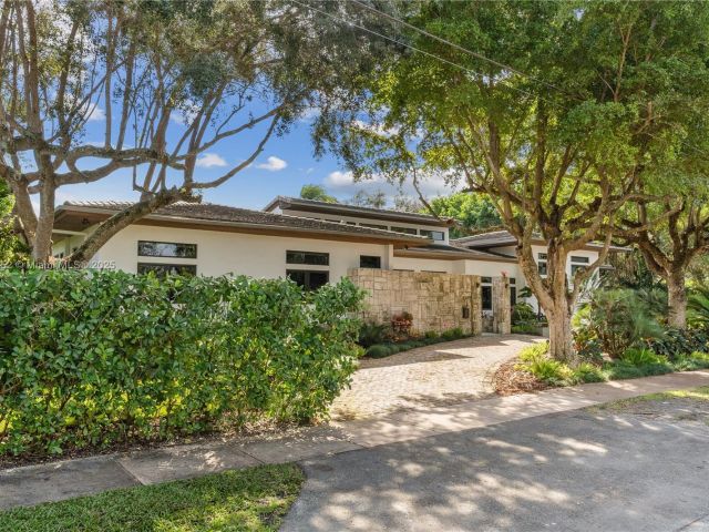 Home for sale at 1060 Alfonso Ave - photo 5829851