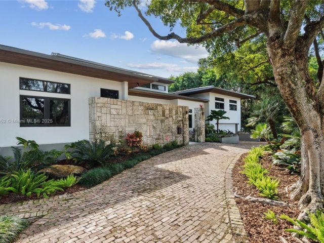 Home for sale at 1060 Alfonso Ave - photo 5829852