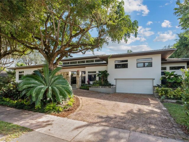 Home for sale at 1060 Alfonso Ave - photo 5829855