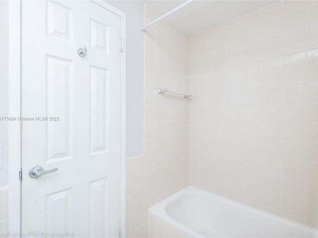 Apartment for rent  Unit #504 - photo 7445729