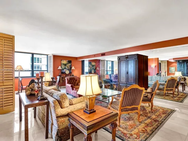 2-bedroom condo for sale in Bal Harbour - 10175 Collins Ave 404 - MondialRealty