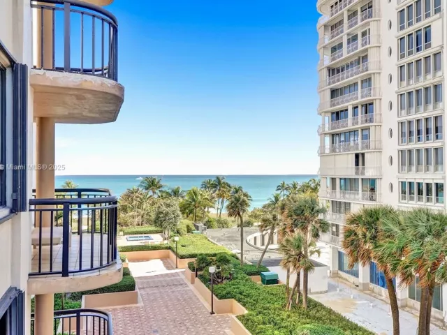 2-bedroom condo for sale in Bal Harbour - 10175 Collins Ave 404 - MondialRealty