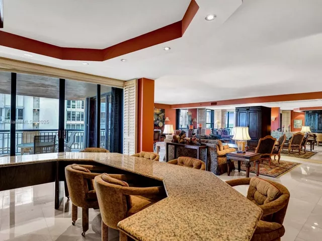 2-bedroom condo for sale in Bal Harbour - 10175 Collins Ave 404 - MondialRealty