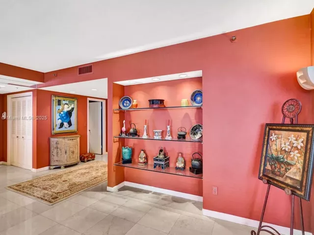 2-bedroom condo for sale in Bal Harbour - 10175 Collins Ave 404 - MondialRealty