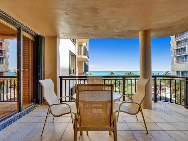 2-bedroom condo for sale in Bal Harbour - 10175 Collins Ave 404 - MondialRealty