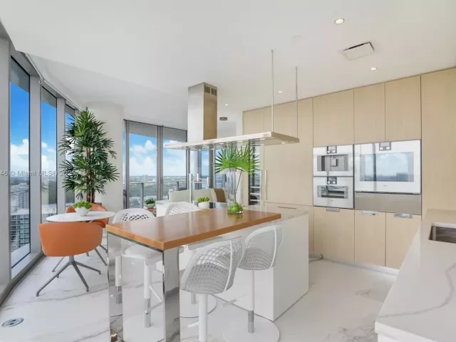 Apartment for rent  Unit #2405 - photo 5835921