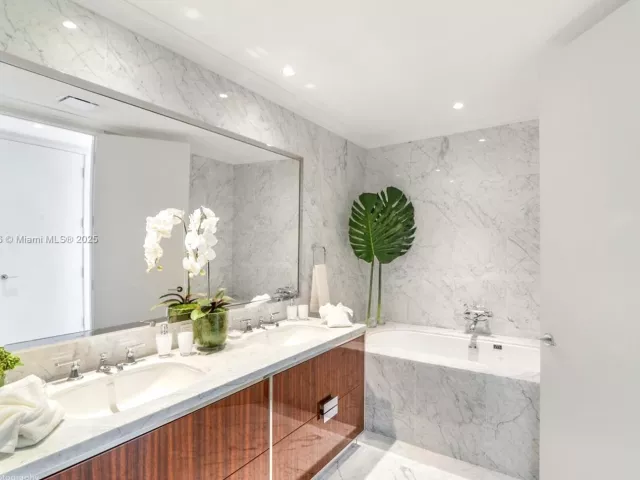 Apartment for rent  Unit #2405 - photo 5835916