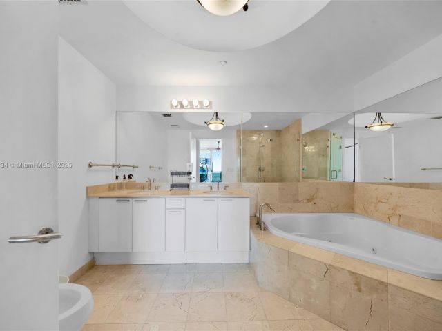 Apartment for rent  Unit #1-910 - photo 5838357