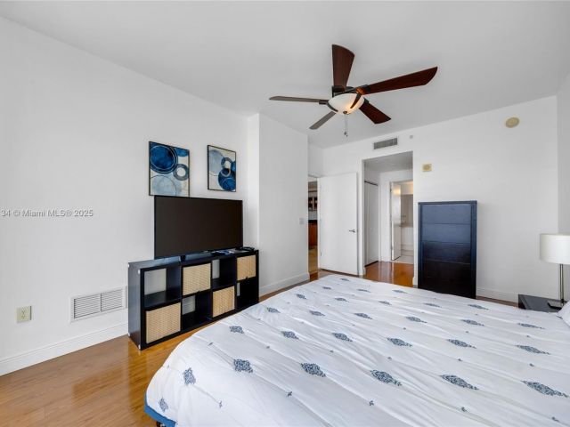 Apartment for rent  Unit #1-910 - photo 5838360