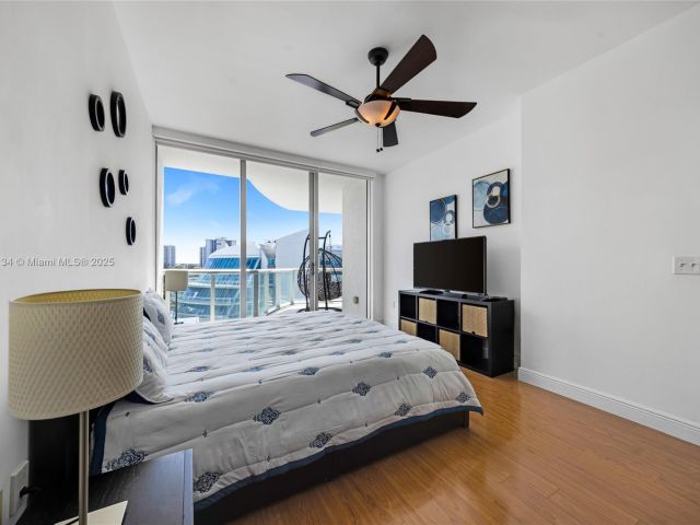 Apartment for rent  Unit #1-910 - photo 5838361