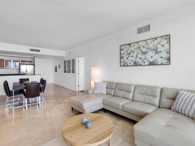 Apartment for rent  Unit #1-910 - photo 5838366