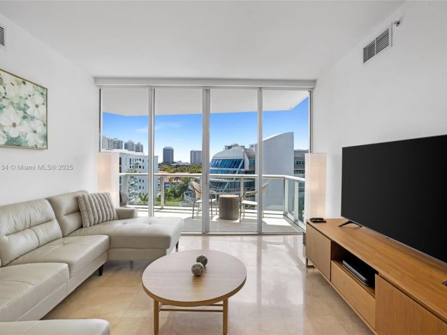 Apartment for rent  Unit #1-910 - photo 5838367