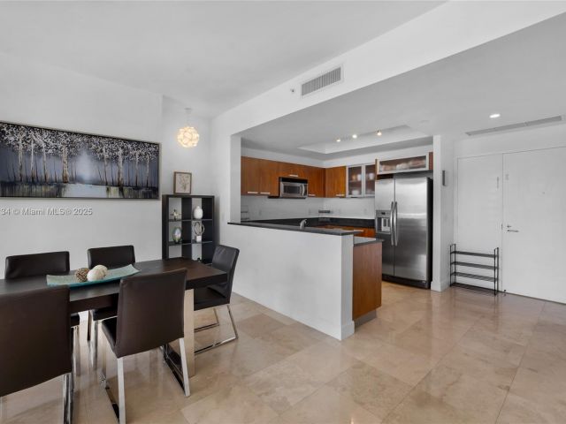 Apartment for rent  Unit #1-910 - photo 5838370