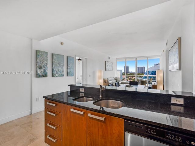 Apartment for rent  Unit #1-910 - photo 5838373