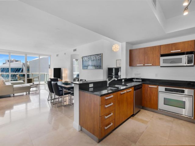 Apartment for rent  Unit #1-910 - photo 5838374