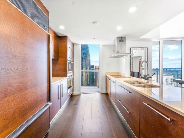 Apartment for sale  Unit #4502 - photo 5839755