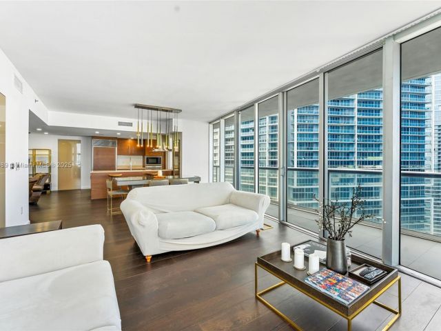 Apartment for sale  Unit #4502 - photo 5839757