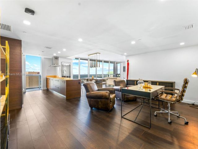 Apartment for sale  Unit #4502 - photo 5839759