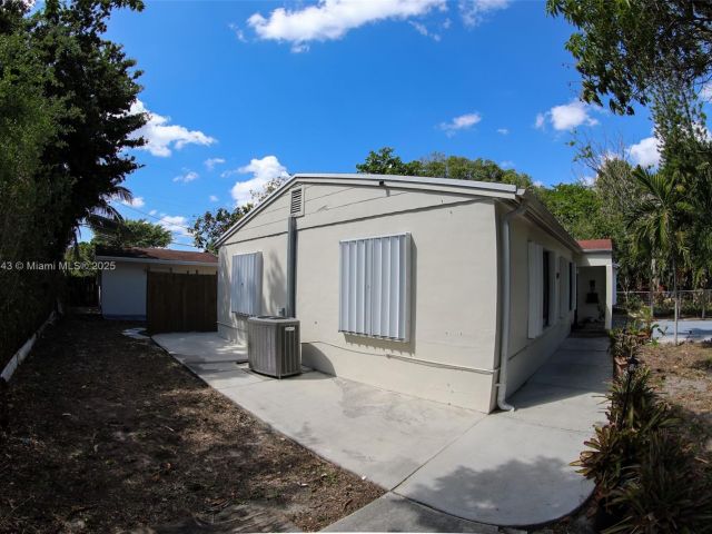 Home for sale at 596 NW 109th St - photo 6275723