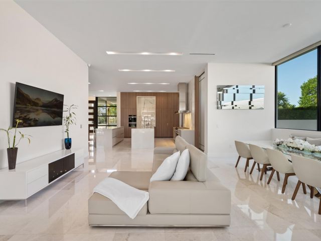 Home for sale at 2421 Barcelona Dr - photo 6031030