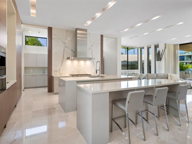 Home for sale at 2421 Barcelona Dr - photo 6031037