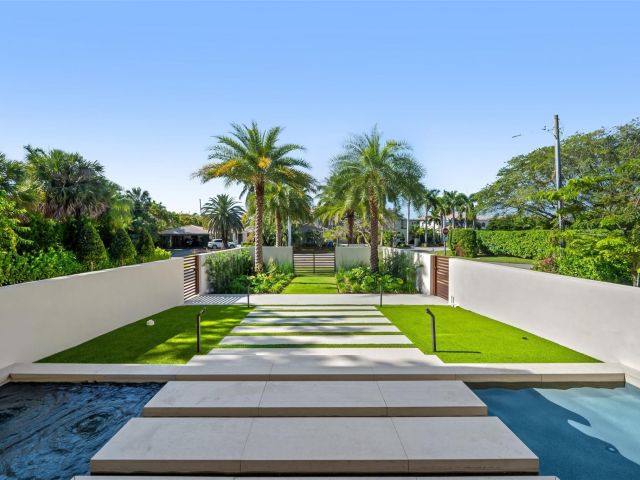 Home for sale at 2421 Barcelona Dr - photo 6031045