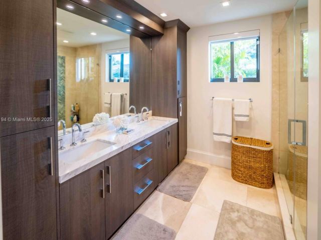 Home for rent at 2809 NE 14th Ave 2809 - photo 5833987