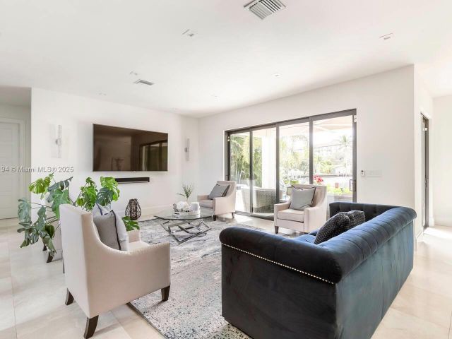 Home for rent at 2809 NE 14th Ave 2809 - photo 5833995