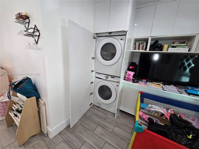 Home for sale at 1011 NW 64th St - photo 5837432