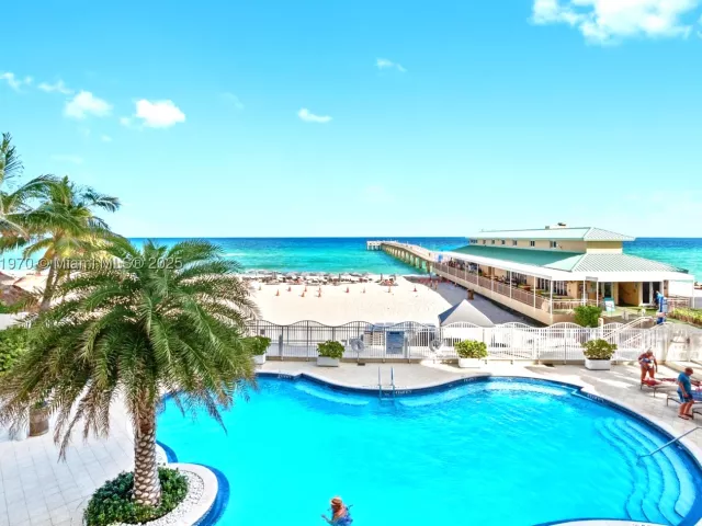 2-bedroom condo for sale in Sunny Isles Beach - 16699 Collins Ave 1607 - MondialRealty