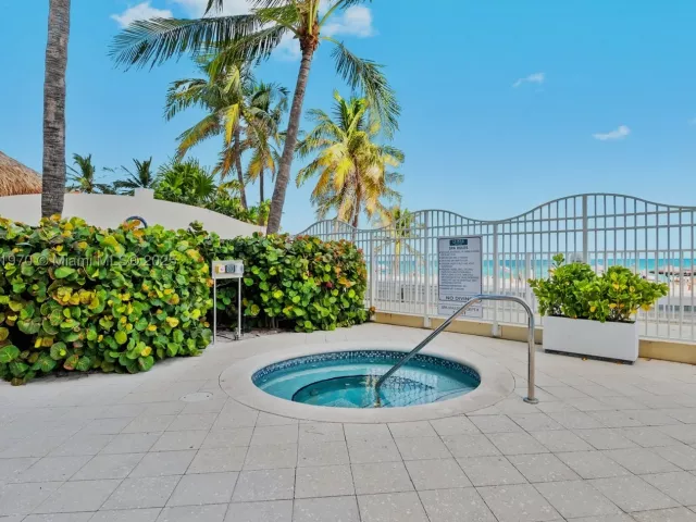 2-bedroom condo for sale in Sunny Isles Beach - 16699 Collins Ave 1607 - MondialRealty
