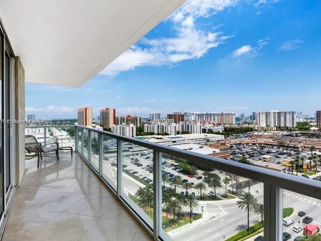 2-bedroom condo for sale in Sunny Isles Beach - 16699 Collins Ave 1607 - MondialRealty