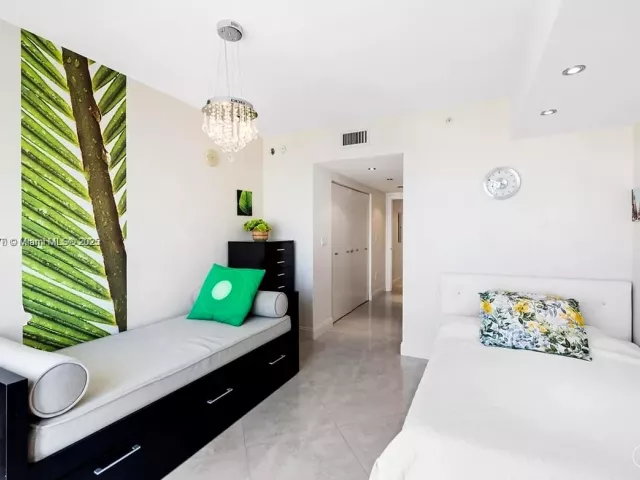 2-bedroom condo for sale in Sunny Isles Beach - 16699 Collins Ave 1607 - MondialRealty