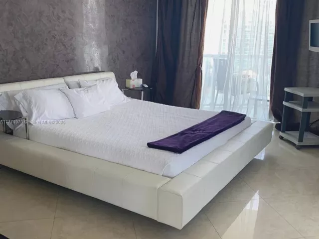 2-bedroom condo for sale in Sunny Isles Beach - 16699 Collins Ave 1607 - MondialRealty