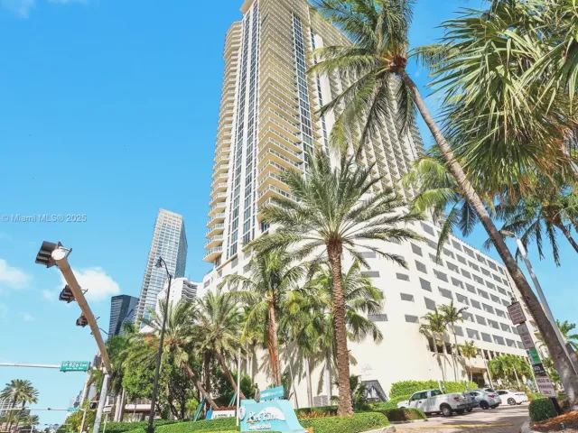 2-bedroom condo for sale in Sunny Isles Beach - 16699 Collins Ave 1607 - MondialRealty